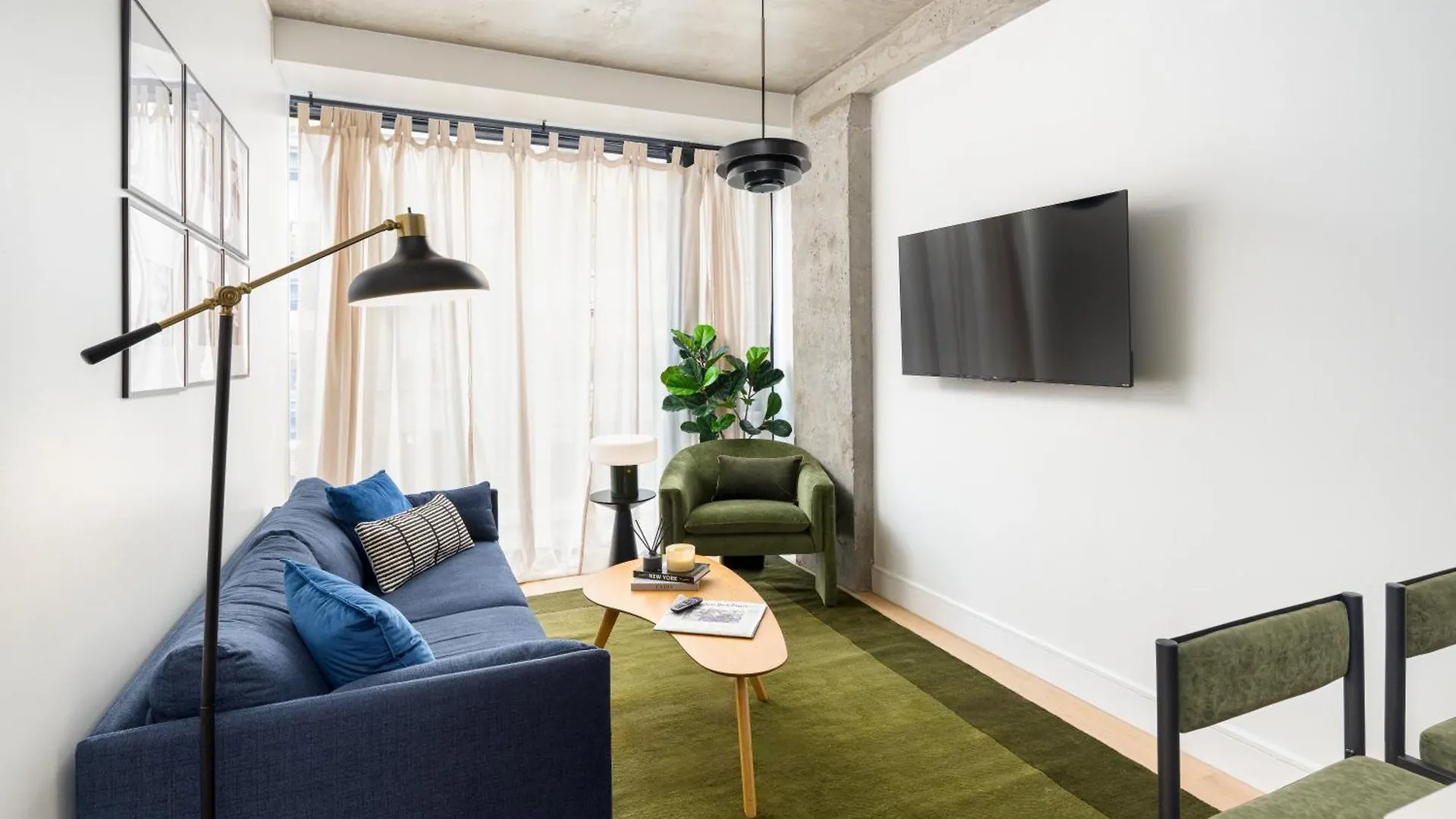 Luxury Full Floor Chelsea With Washerdryer 2Bd New York